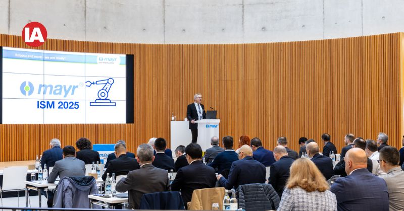 Bernd Merk, CSO of Mayr power transmission at the opening of the International Sales Meeting 2025. The focus was placed on the key future topic of robotics.