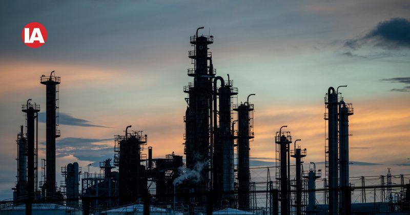 In 2024, global carbon dioxide (CO₂) emissions soared to a new height. Image by Freepik