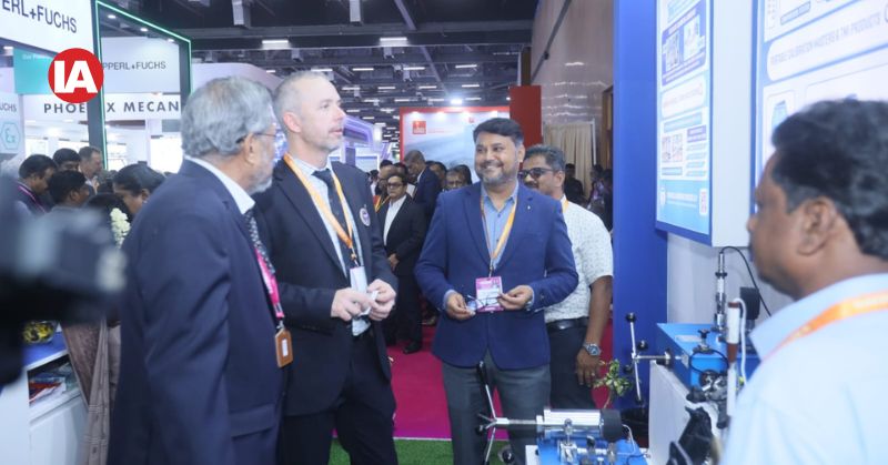 Mr Simon Matthieson visiting the exhibition hall